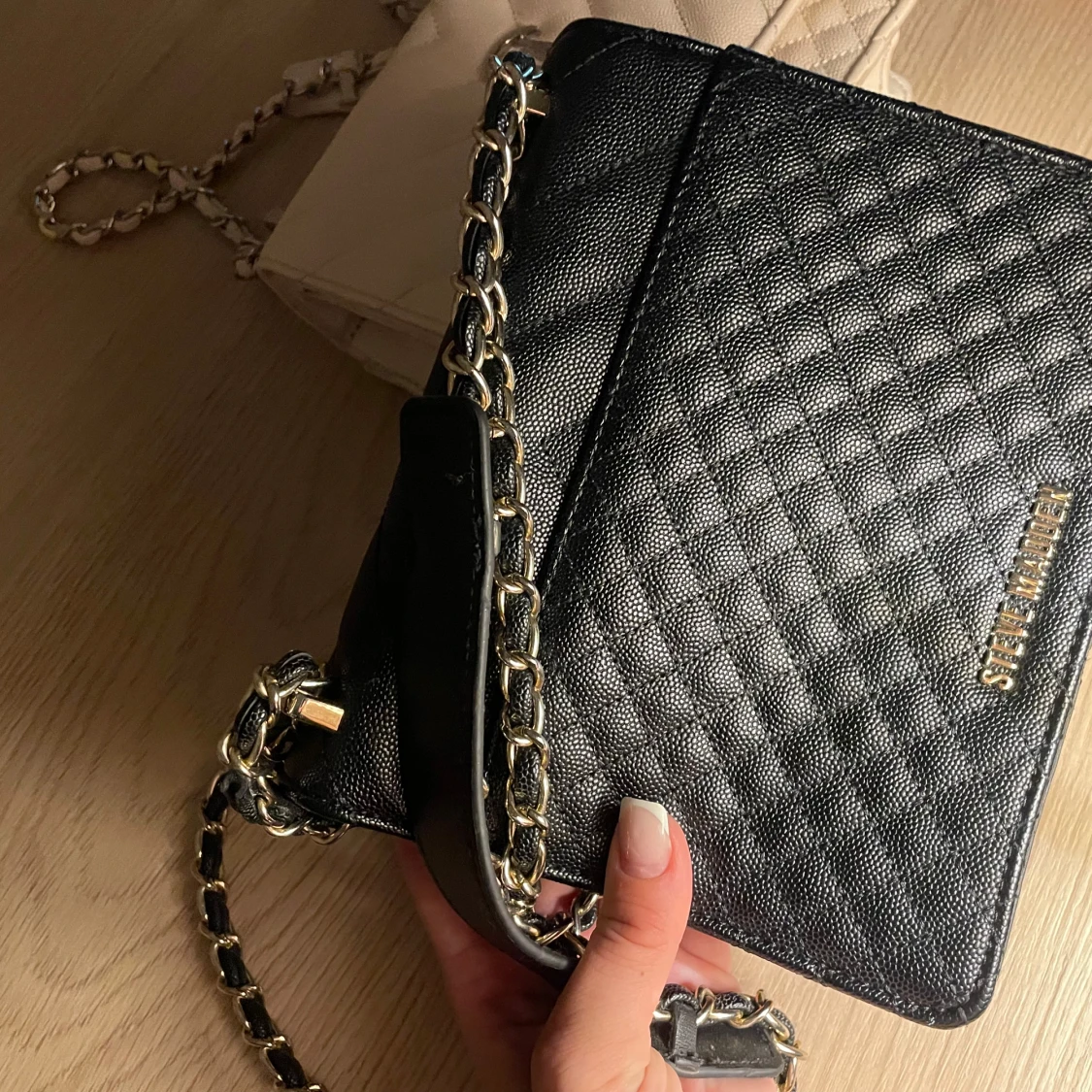 Steve Madden quiltad axelväska svart/beige - 4