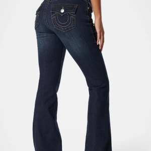 True Religion jeans - Säljer mina mörkblå True Religion jeans då de inte kommer till användning🤍kan skicka egna bilder vid intresse!