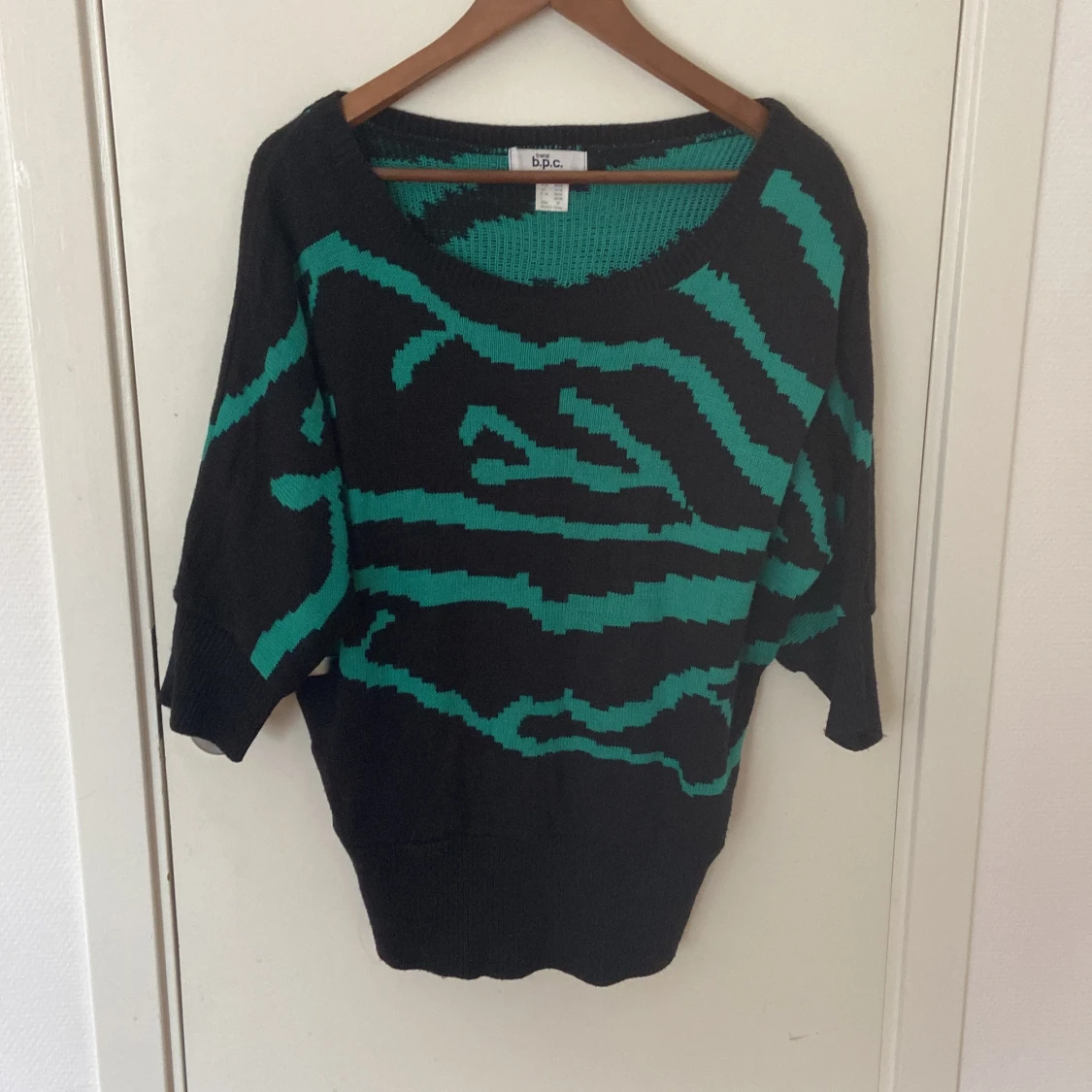 Svart-grön stickad tröja från b.p.c.