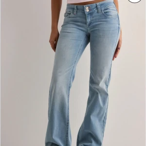 Bootcut ljusblå jeans  - Aldrig använda!