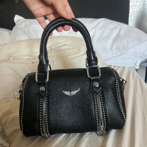 Zadig Voltaire sunnybag - Säljer min Zadig Voltaire väska som inte används längre! Jätte fint skick. Pris kan diskuteras (köpt av en annan på Plick) 