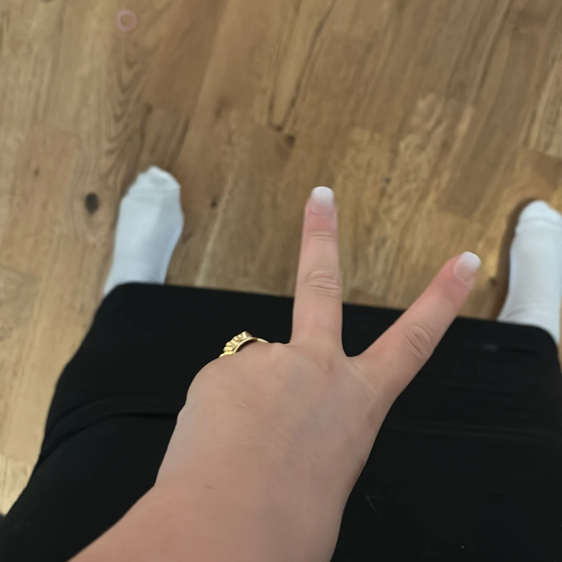 Svart långklänning med smala axelband - 2