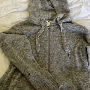 Stickad kofta - stickad kofta med dragkedja 