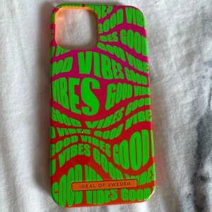 Mobilskal (iDeal of Sweden) - Mobilskal från ideal of Sweden. Skalet är magnetiskt. Nypris 300kr. Går att prova prisförslag då jag vill få alla skal sålda pga ny telefon🤗 