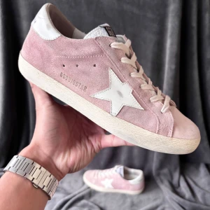Golden goose skor - Golden goose superstar skor | orginalstorlek: 38, fråga om innermått vid osäkerhet | ingår: endast skorna | fraktar spårbart eller möts upp i Täby ä