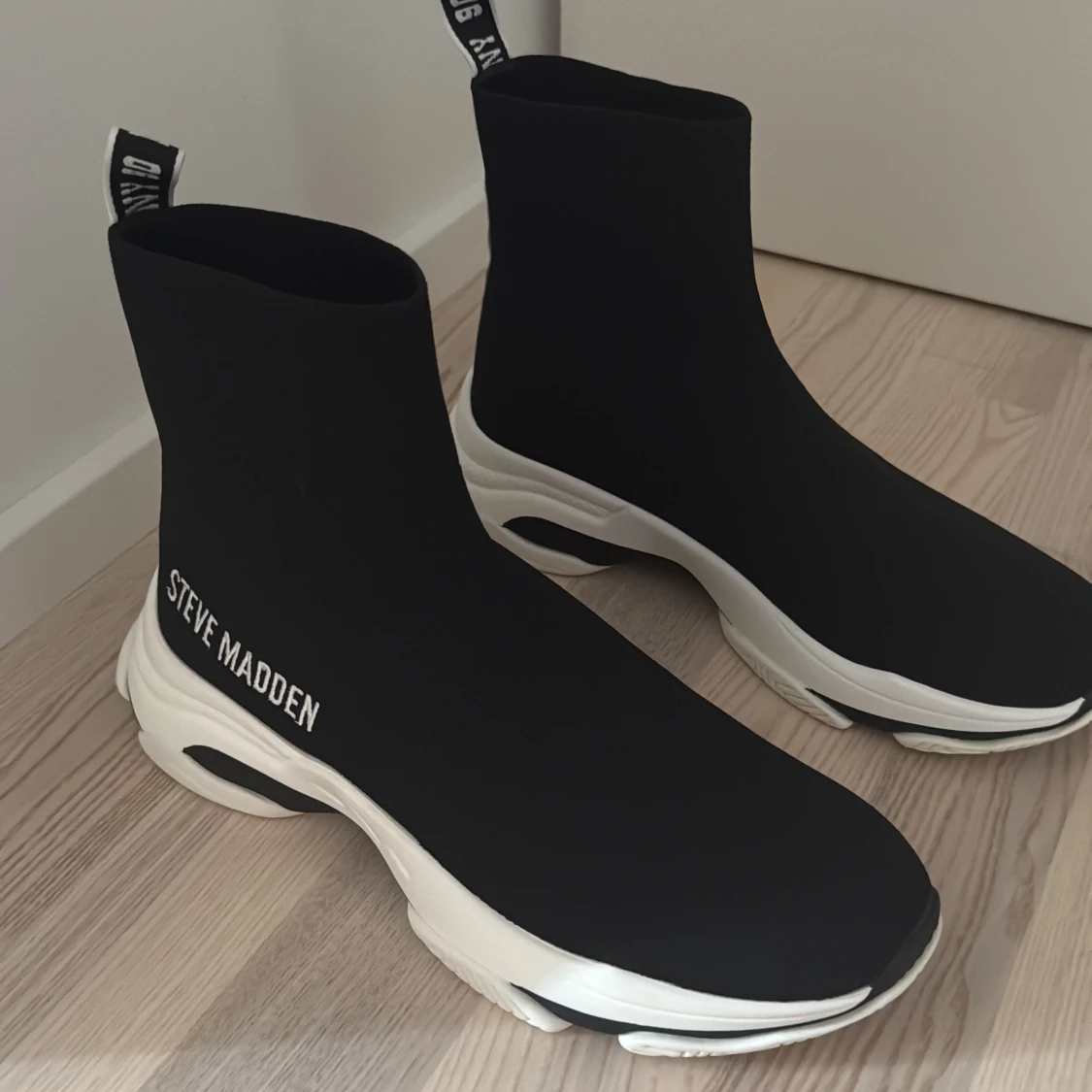 Svarta sock sneakers från Steve Madden - 1