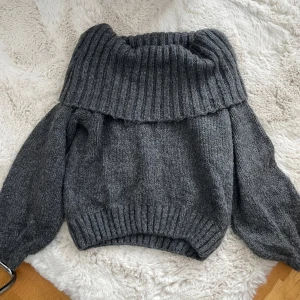 Stickad off-shoulder tröja - Stickad off-shoulder tröja från Gina Tricot