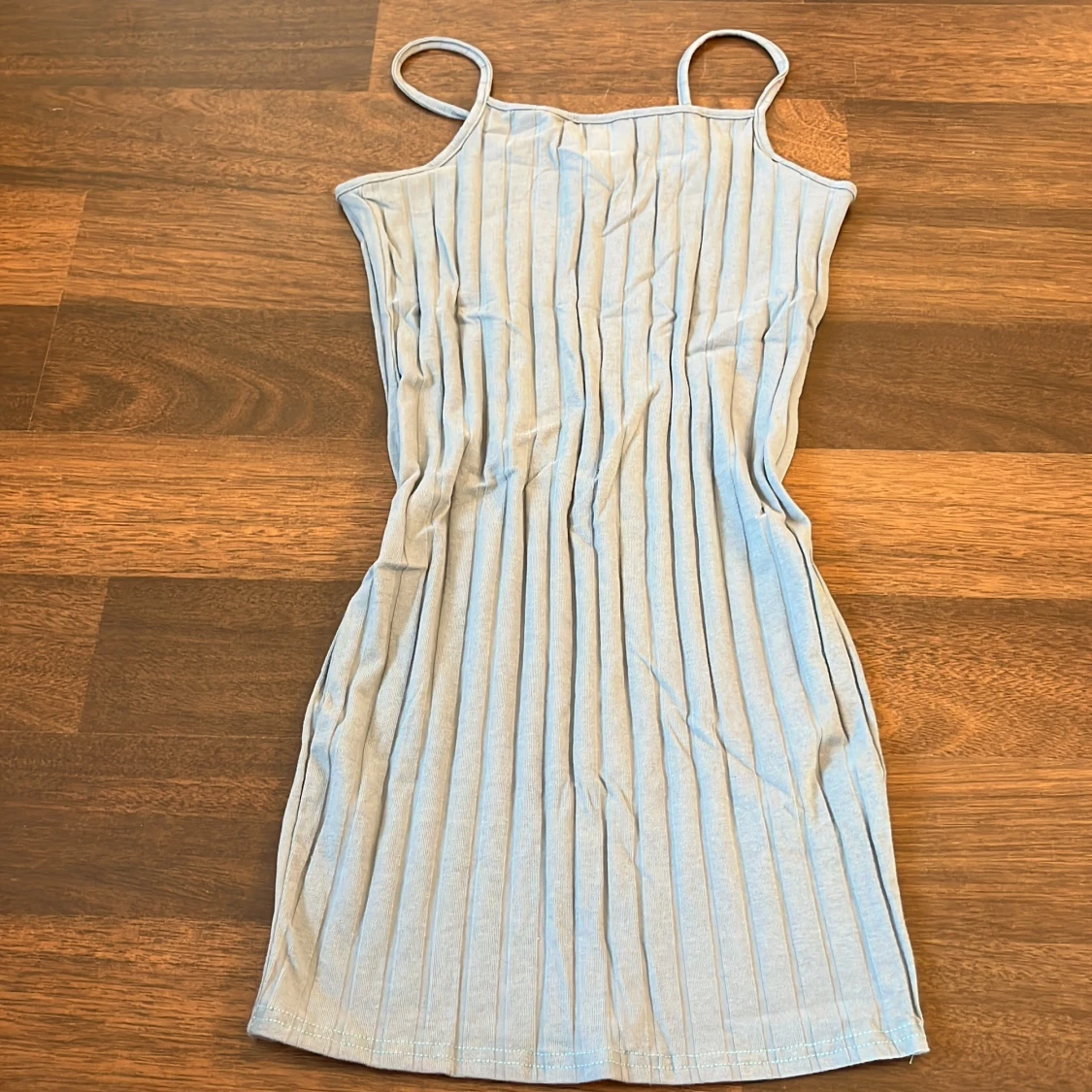 Blå ribbad kortklänning från Shein - 4