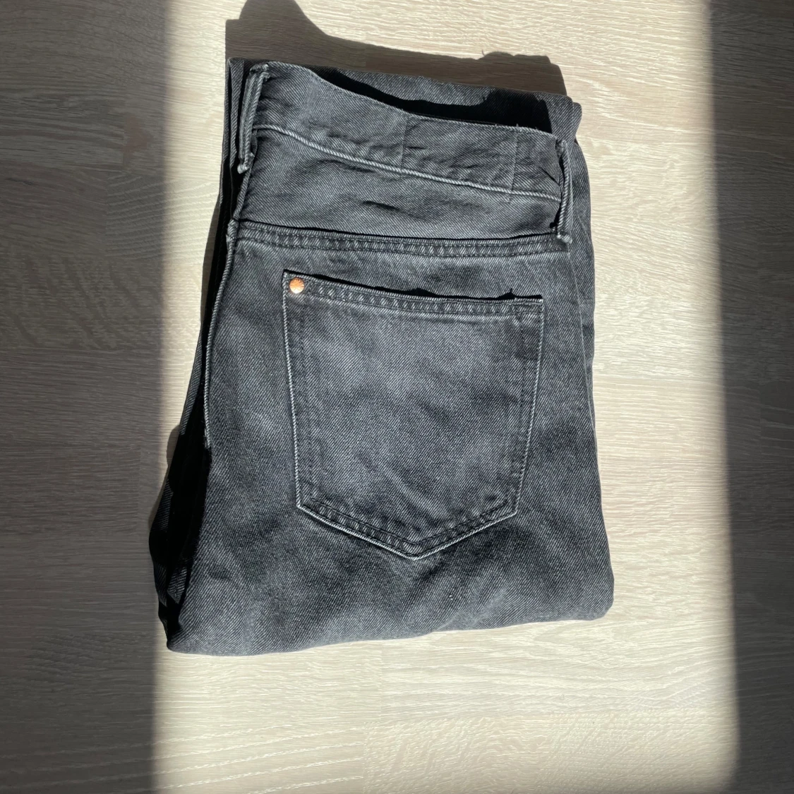 Svarta jeansbyxor med straight fit