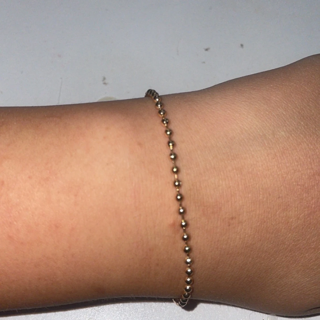Tunt guldarmband med kulkedja - 1
