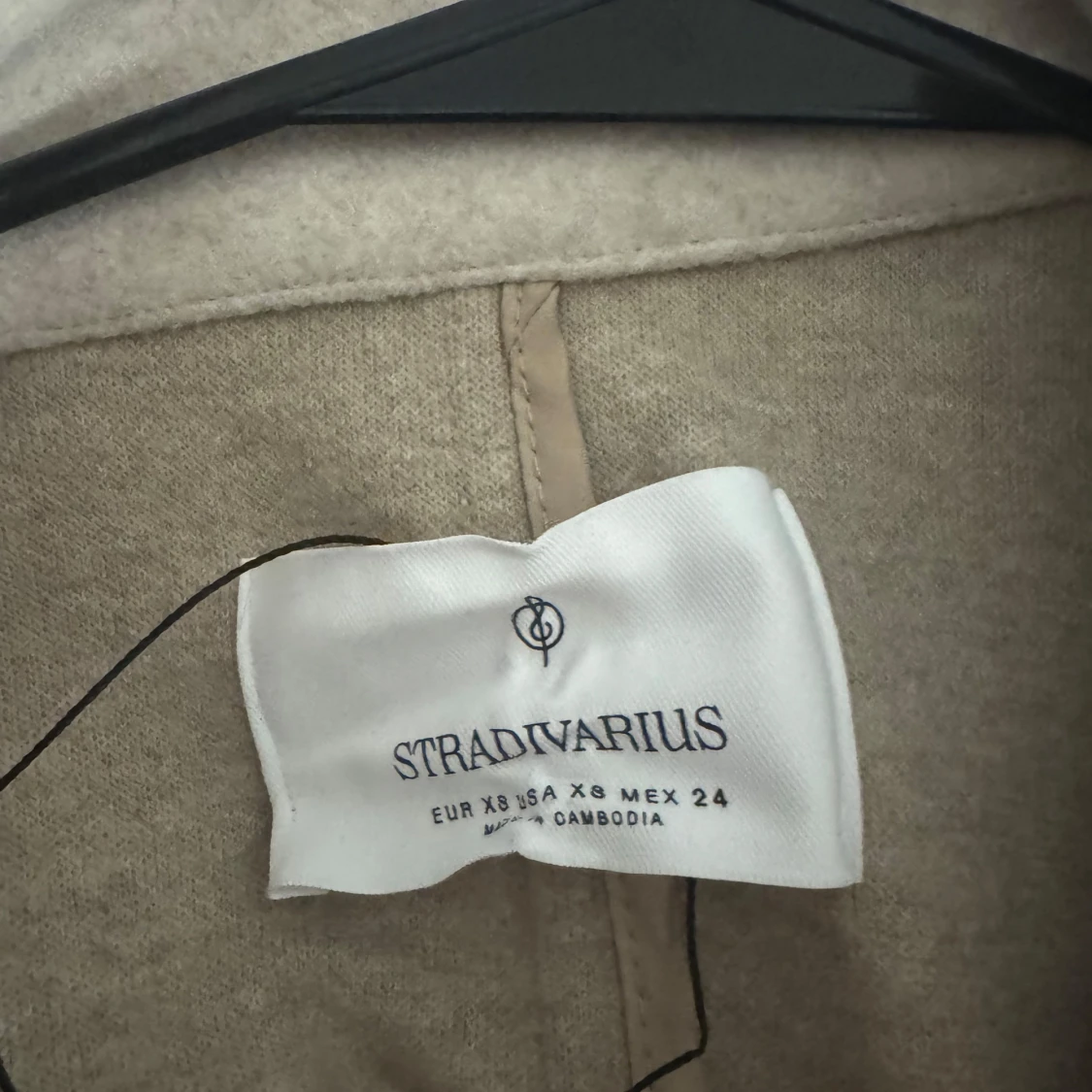 Beige kort kappa från Stradivarius XS - 2