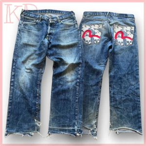 Baggy Evisu Jeans - Tvär feta evisu jeans med dödskallar där bak i strlk 34, dome hemmed så sitter lite kort och skicket nedtill e ganska dåligt🤞