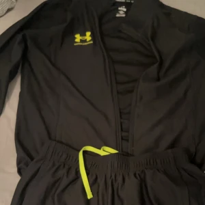 Under armour dress - Riktigt fin under armour dress i nyskick, skriv för bättr bilder. Storlek S