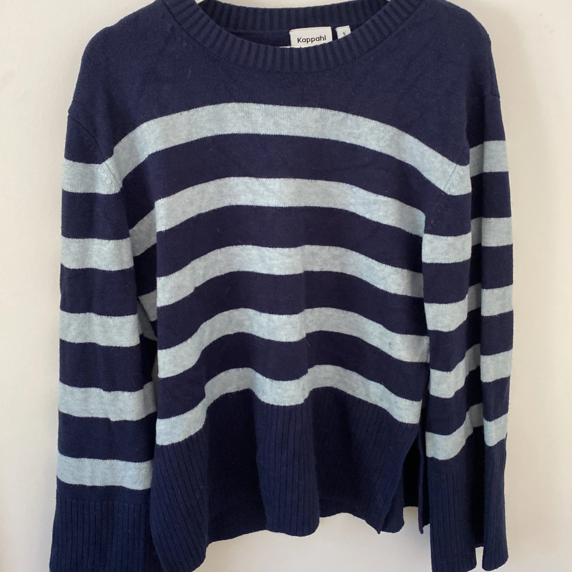 Randig blå stickad tröja  - 2