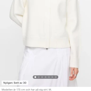 Stickad zip Bik bok  - SÖKERRRR!! denna vita zip koftan ifrån bik bok i storlek m.