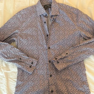 Skjorta från Dressman - Skjorta från Dressman i nyskick