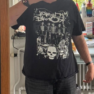 My Chemical Romance svart t-shirt - Den klassiska My chemical romance T-shirten i storlek L. Fint skick. 