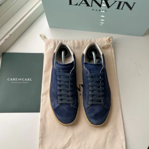 Saint Laurent skor - Mycket fint skick, inga defekter men mockan är lite sliten. Nypris ca 6000kr. Storlek 39 men passar också 40. Inget OG medföljer tyvärr. Skriv för mer information🤝