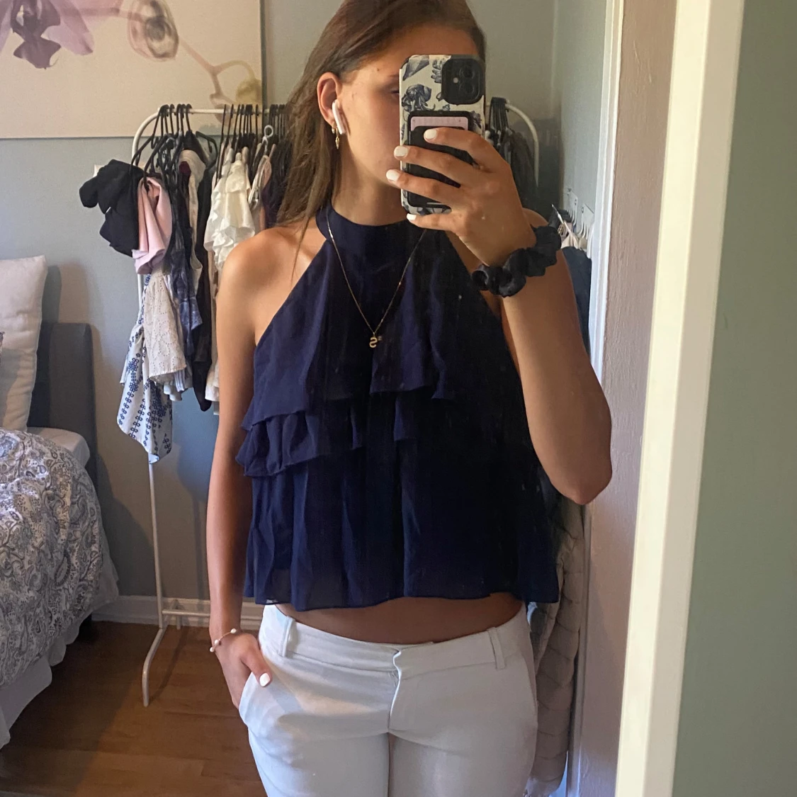 Mörkblå volangig halterneck blus