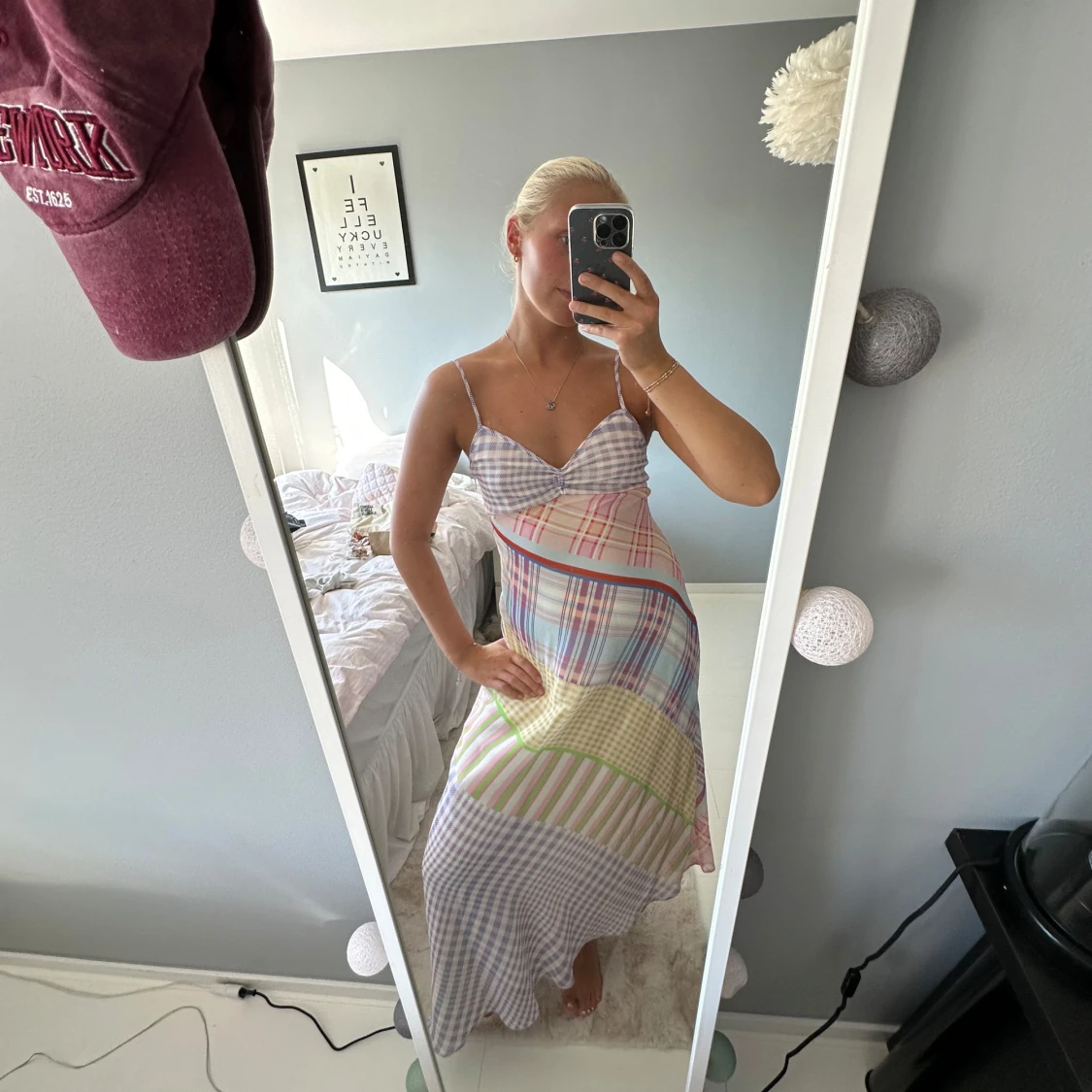 Pastellrutig långklänning med smala axelband - 1