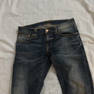 Nudie - Replay jeans i bra skick storlek: 27/32