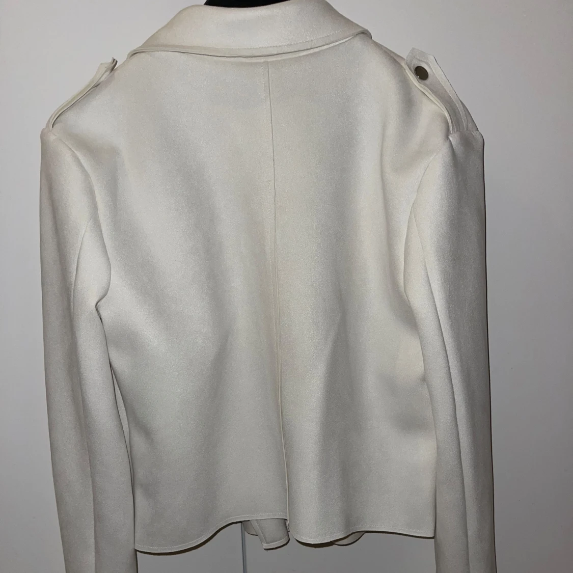 Vit jacka från Bik Bok - 3