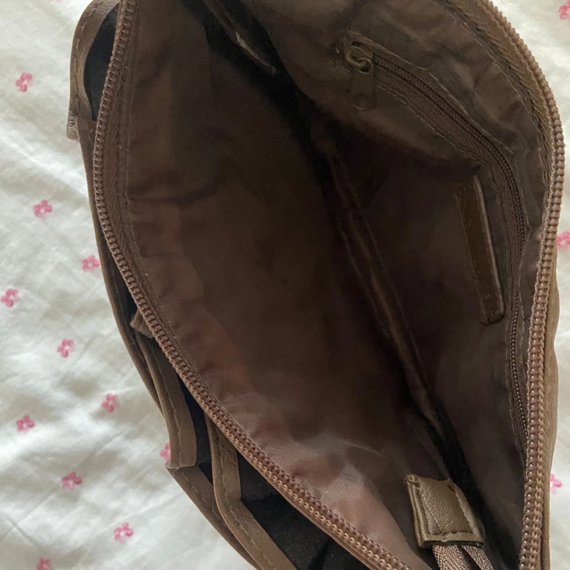 Brun axelväska med stor rosett - 1