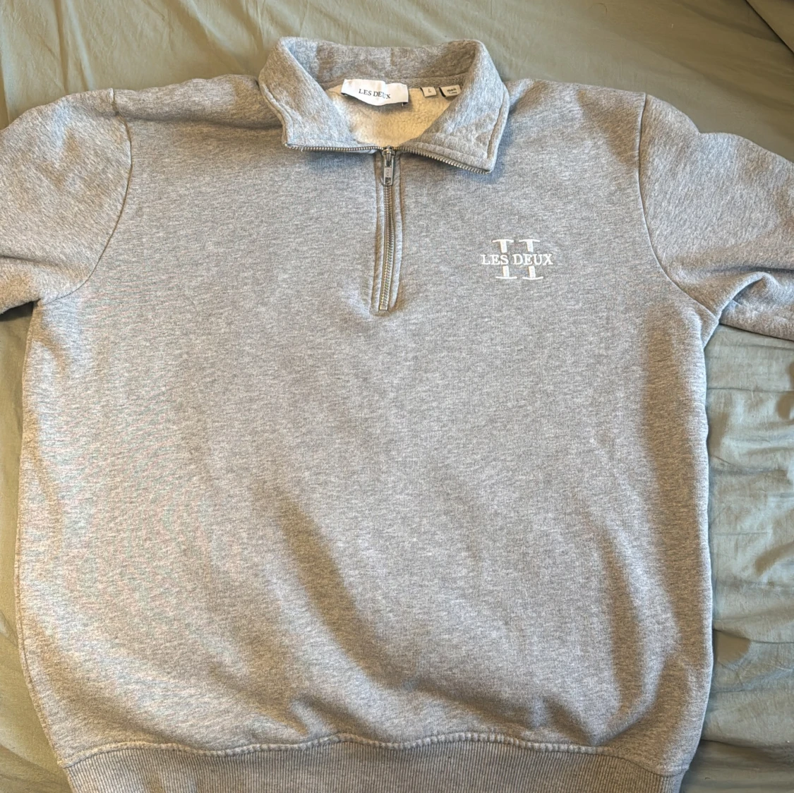 Grå halvzip sweatshirt från Les Deux