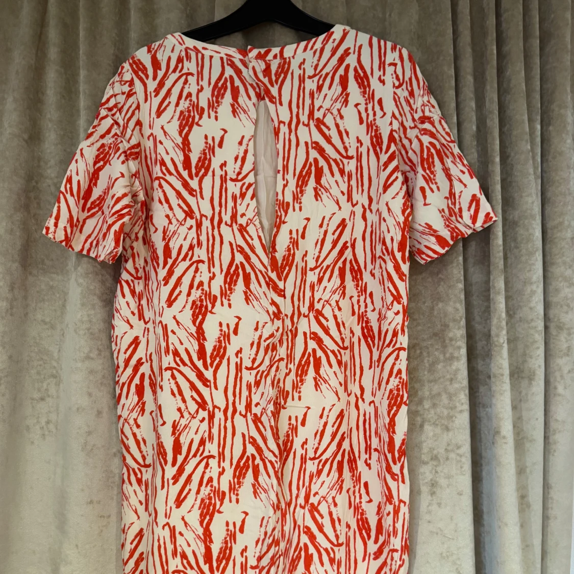 Vit och röd mönstrad miniklänning Selected Femme - 1