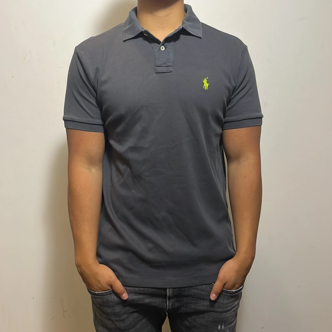 Mörkgrå pikétröja från Ralph Lauren