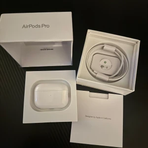 Airpoods pro  - Säljer hörlurar för ett rimligt pris. Priset kan diskuteras vid snabba köp.