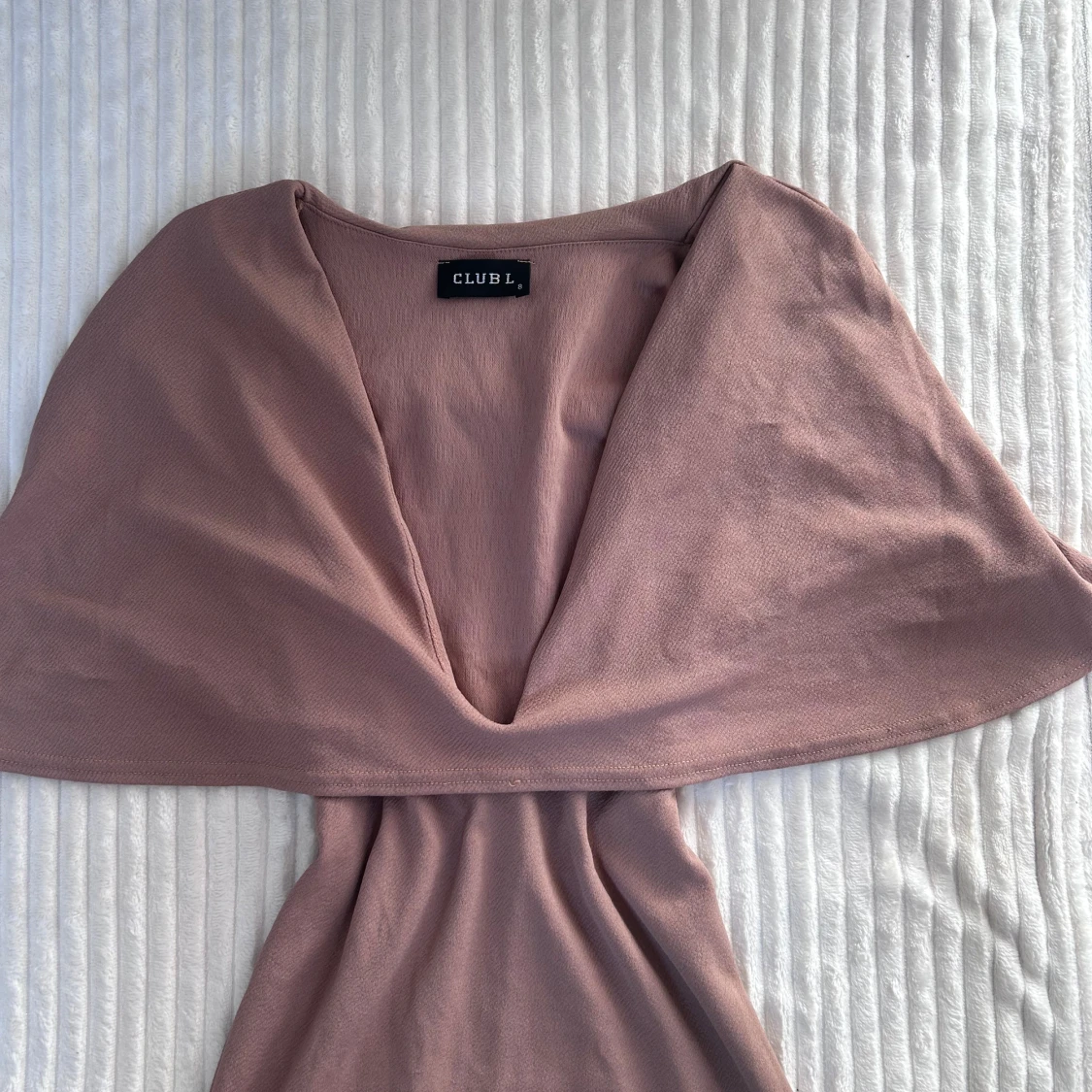 Rosa omlottklänning från Club L - 2
