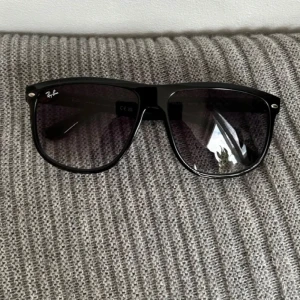 Ray-Ban boyfriend - Ett par svarta polariserade boyfriends i riktigt bra skick | 649kr | fraktar samma dag 