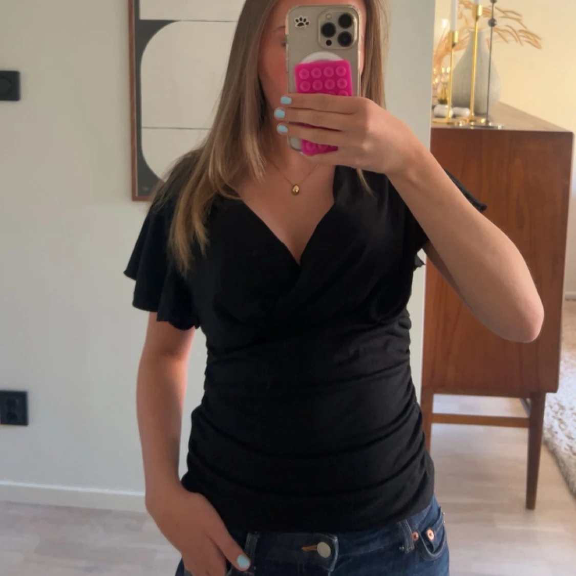 Svart omlottopp med v-ringning