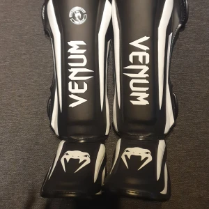Benskydd från Venom - Benskydd från Venom som har använts några på gånger. Pris kan diskuteras!