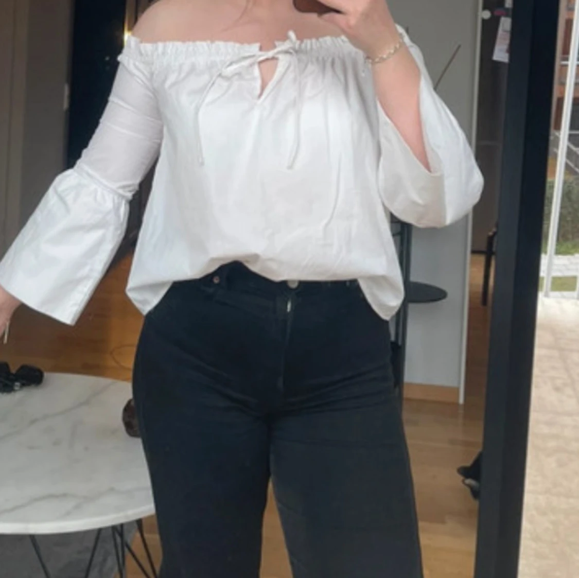 Vit offshoulder blus med knyt - 1