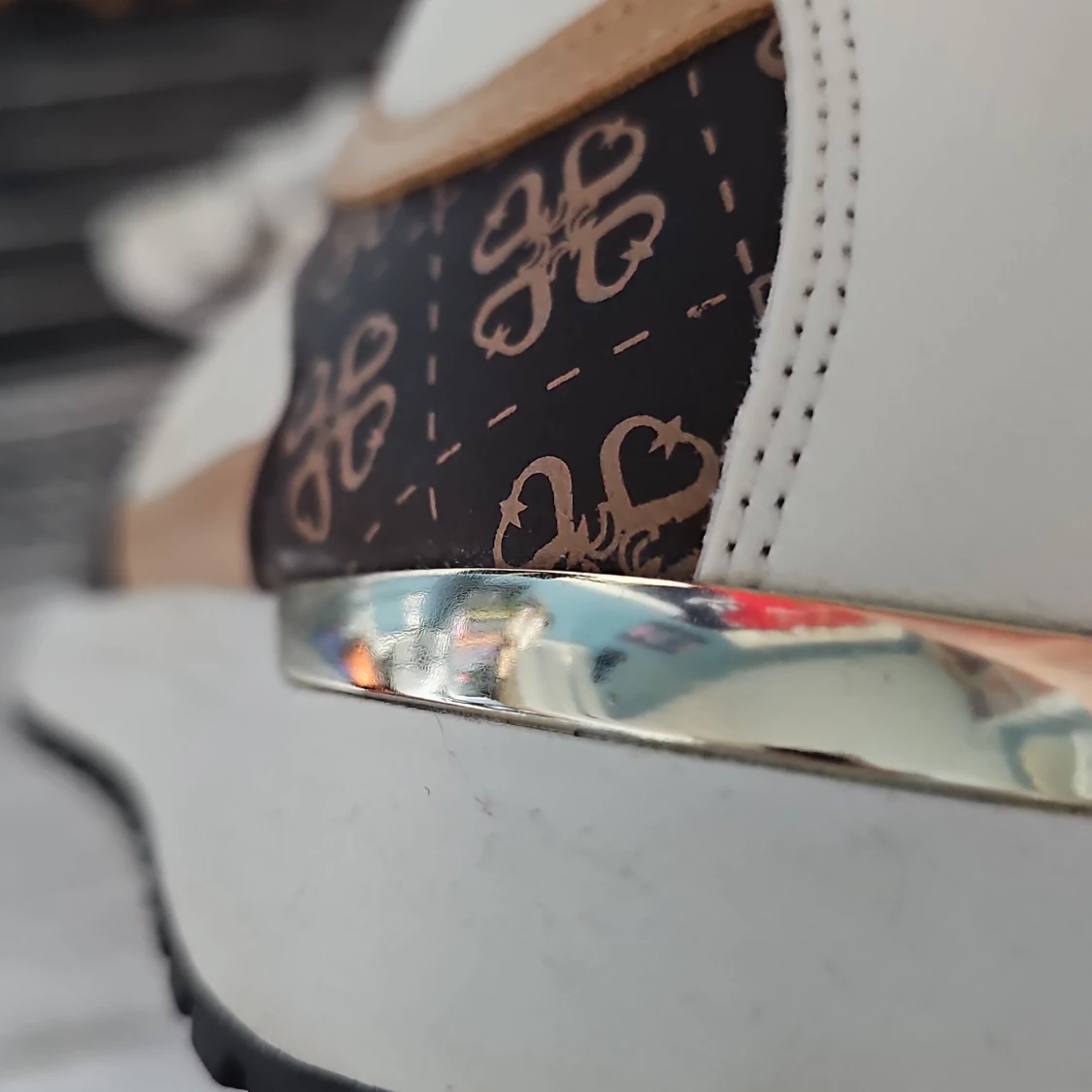 Snygga vita och bruna sneakers - 3