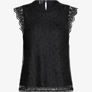 Svart spetsblus från Pieces  - Svart spetsblus i xs  som är köpt från zalando. Använd i ungefär 4-5 månader men är i bra skick med inga slitningar💞 