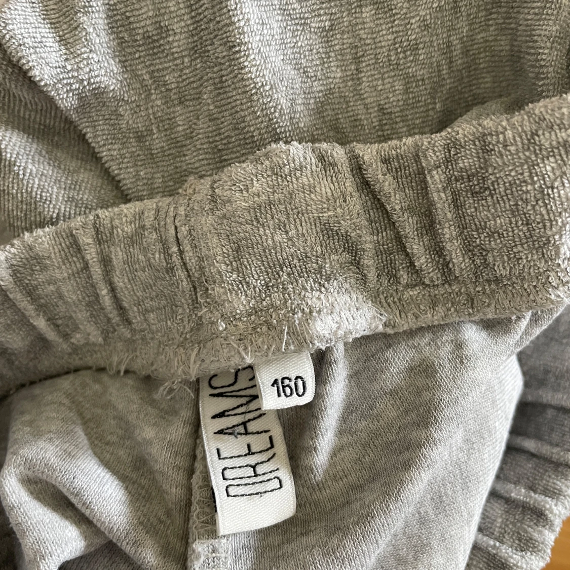 Grå mjuka shorts från Dreams - 2