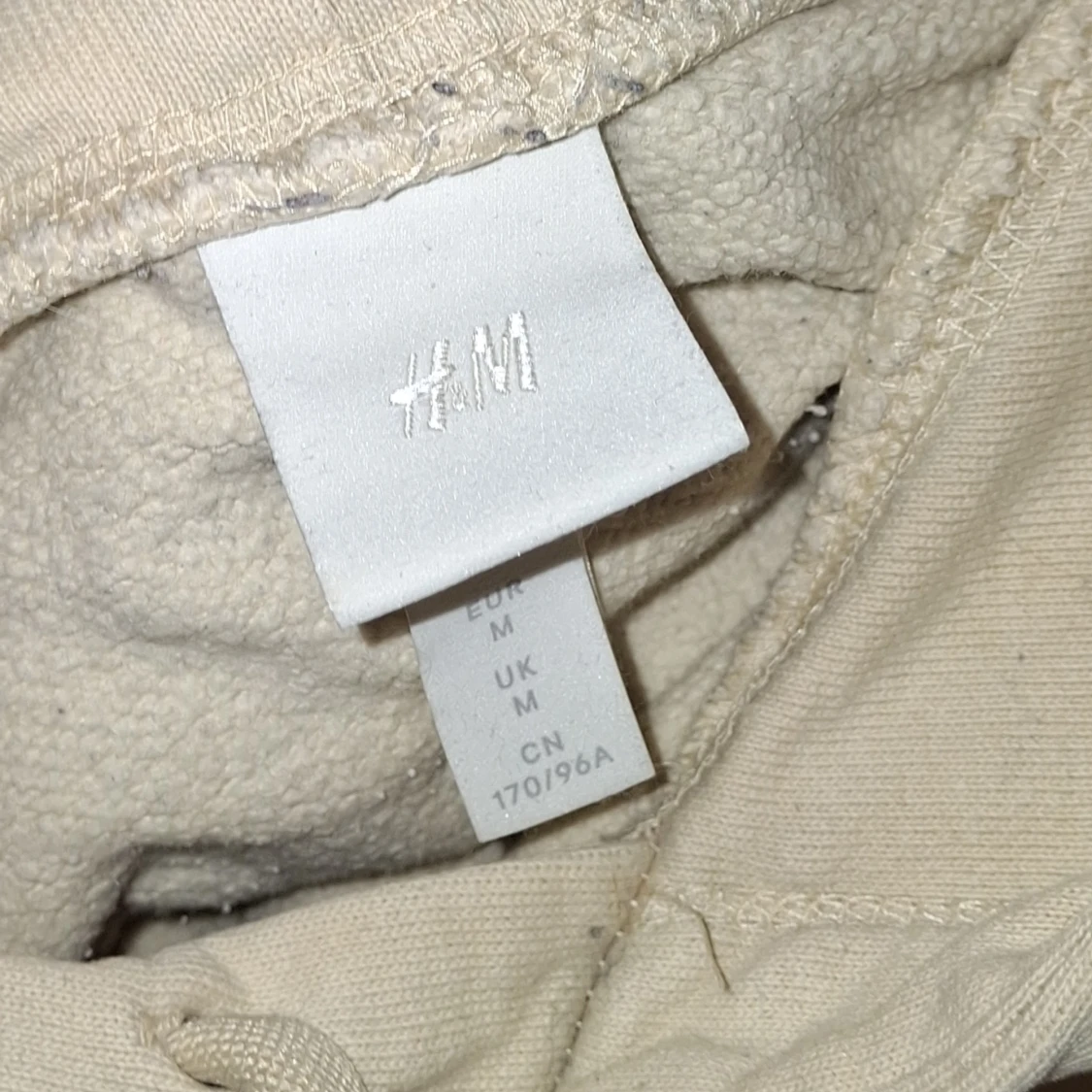 Beige hoodie från H&M med huva - 2