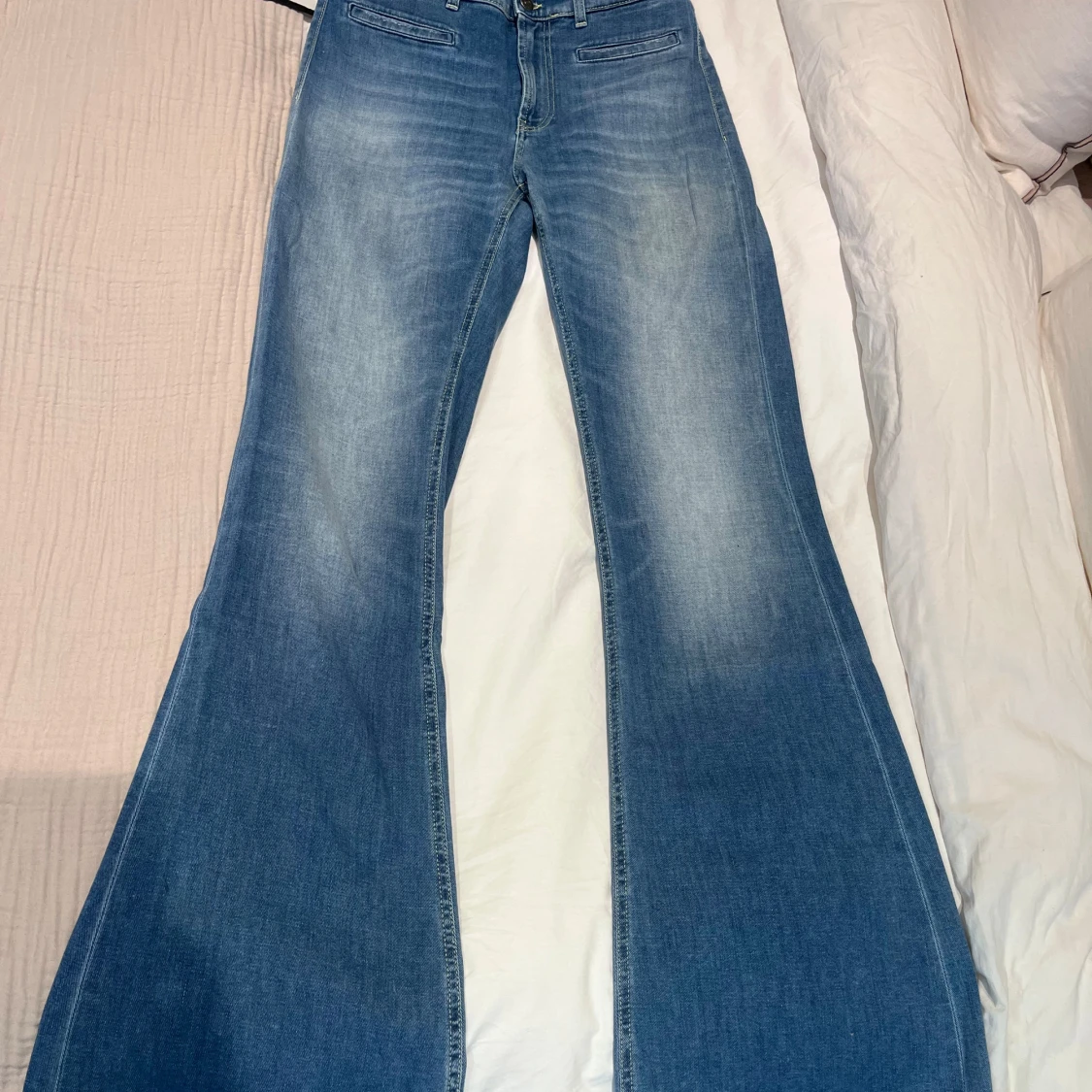Blå bootcut jeans från Dondup