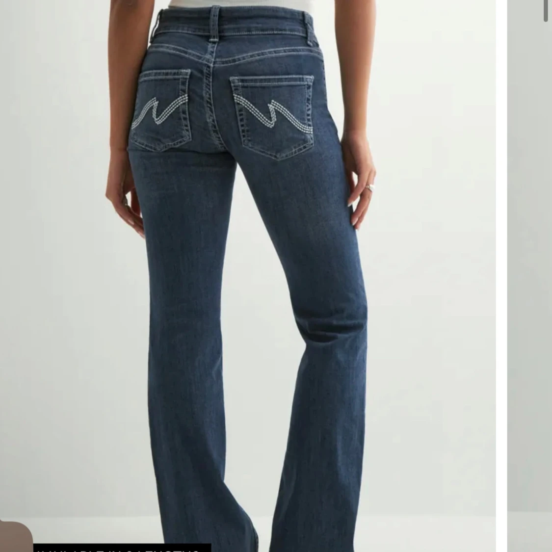 Mörkblå bootcut jeans med broderade fickor - 1