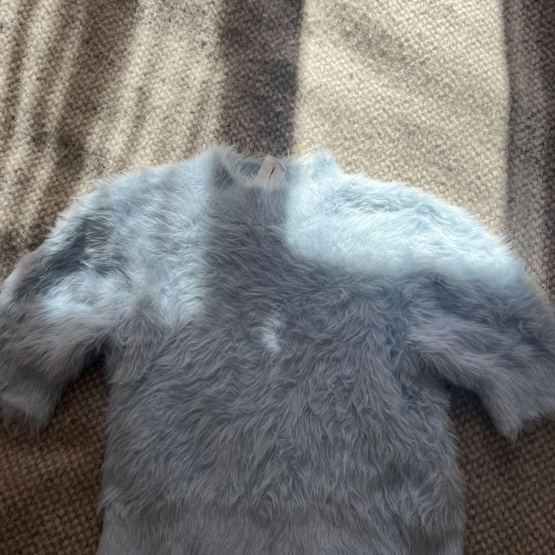 Ljusblå fluffig tröja från Carin Wester  - 1