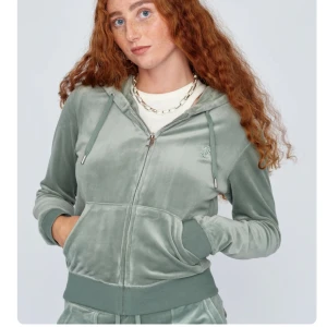 Grön juicy kofta - Säljer min juicy kofta i färgen Chinois green. Storlek S.