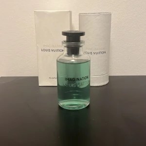 Louis Vuitton Imagination parfym - Säljer/ byter min Lv imagination då jag inte riktigt gillar lukten och vill testa nya dofter😁 Fråga om du har någon fundering och det är bara att skriva för fler bilder eller något liknande😊