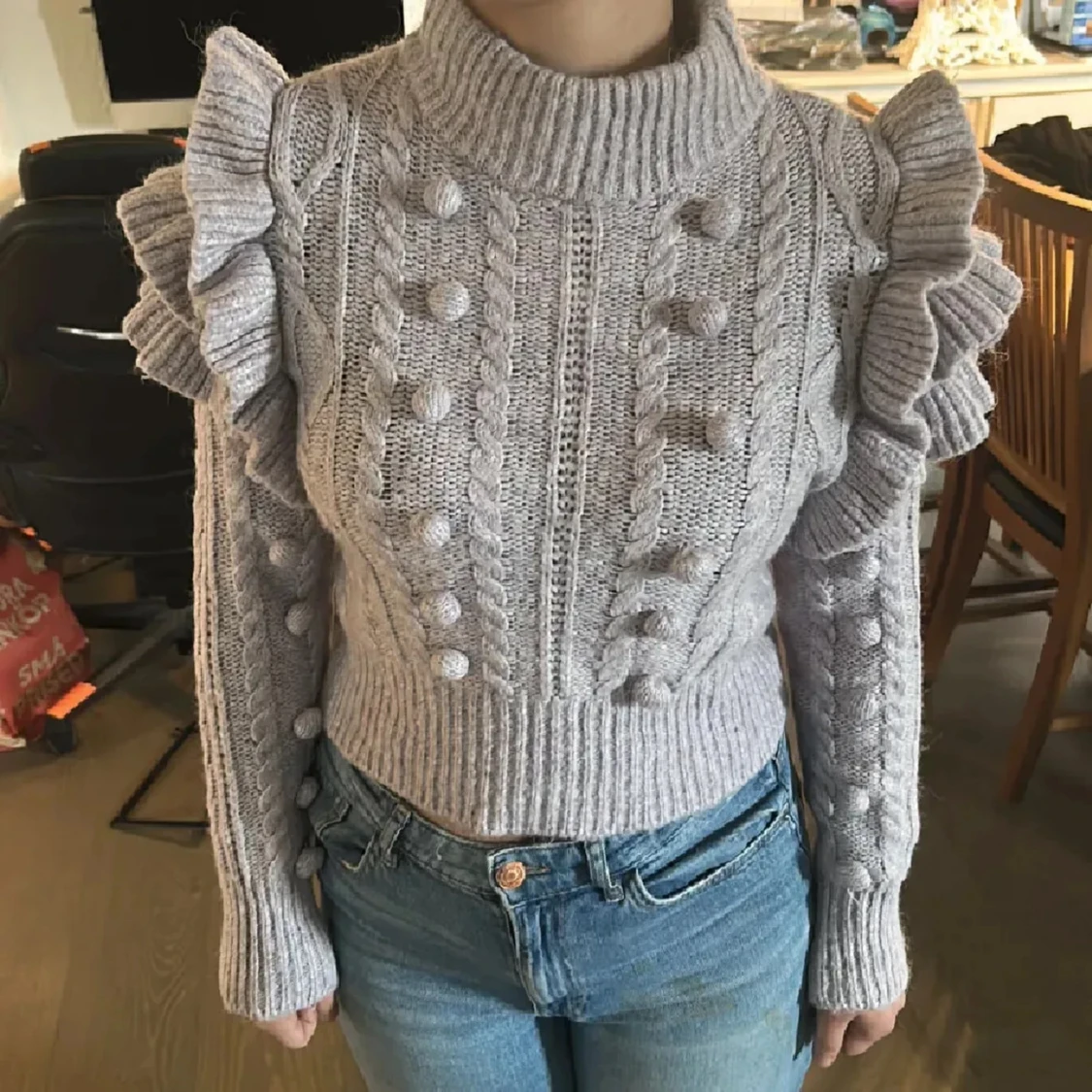 Lila stickad volangtröja med polokrage - 1