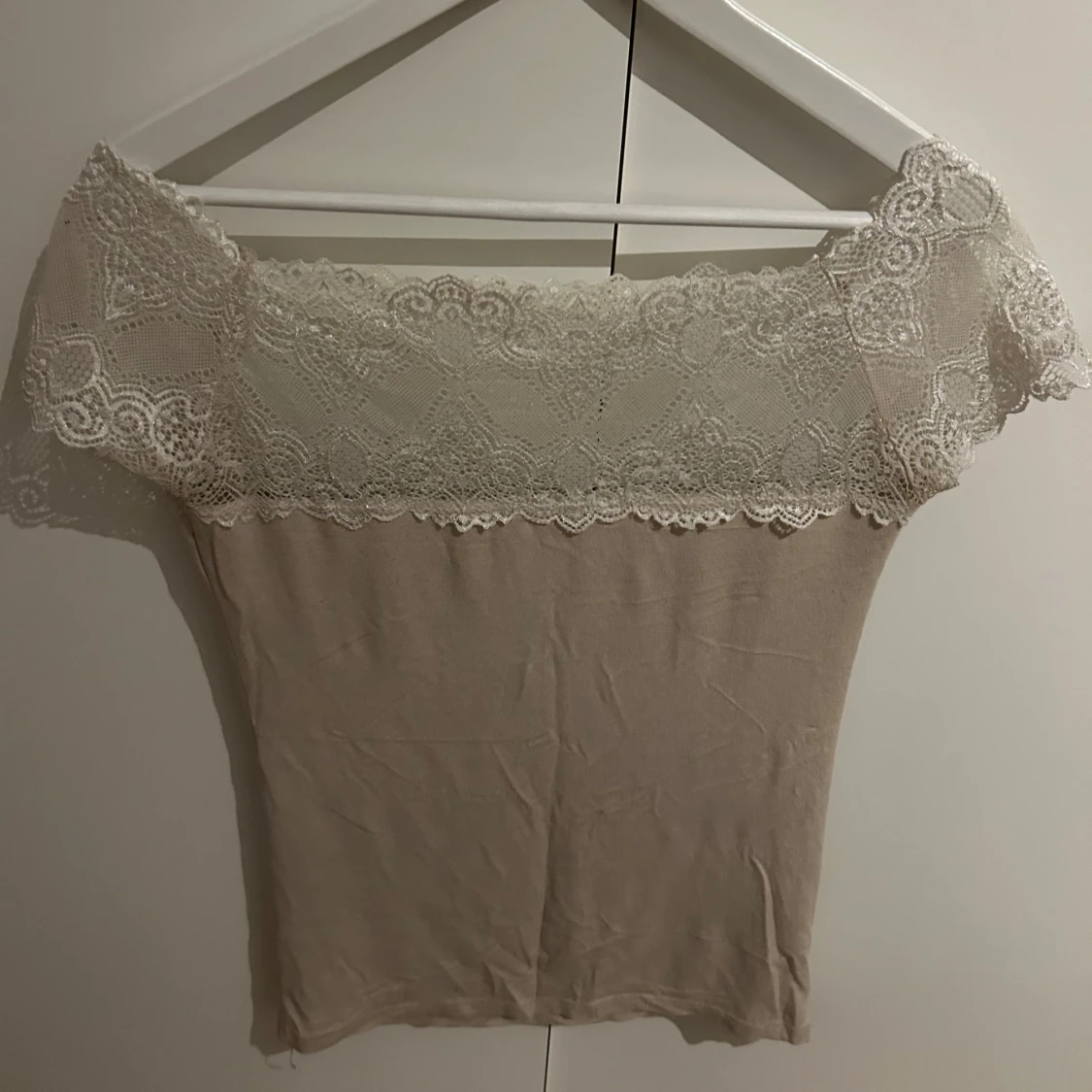 Beige spetslinnetopp från Marta - 1