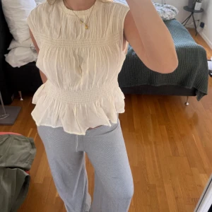 Peplumtopp - Slutsåld peplum topp från HM, använd några få gånger💕