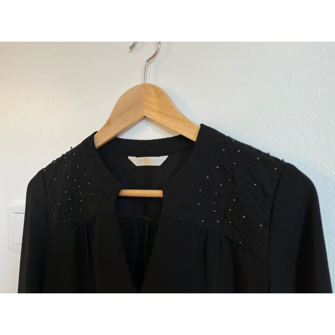 Svart klänning med små pärlor från Promod - 2