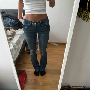 LTB valerie - Säljer mina LTB Valerie i storlek W26 L32, jag är 168 cm och har oftast storlek S eller 34 i jeans, ny pris ca 720 kr.